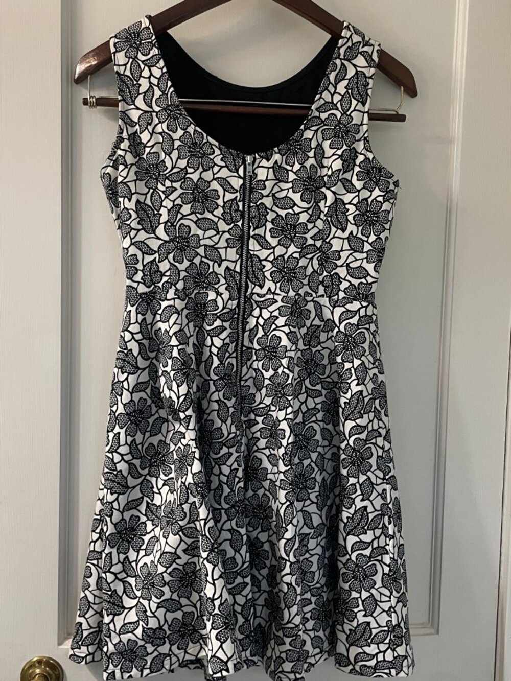 Under Skies Black and White Floral Mini Lined dress Size S - Picture 3 of 8